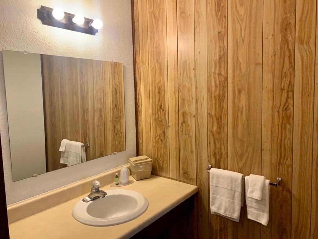 Hidden Lake Resort Warsaw ภายนอก รูปภาพ